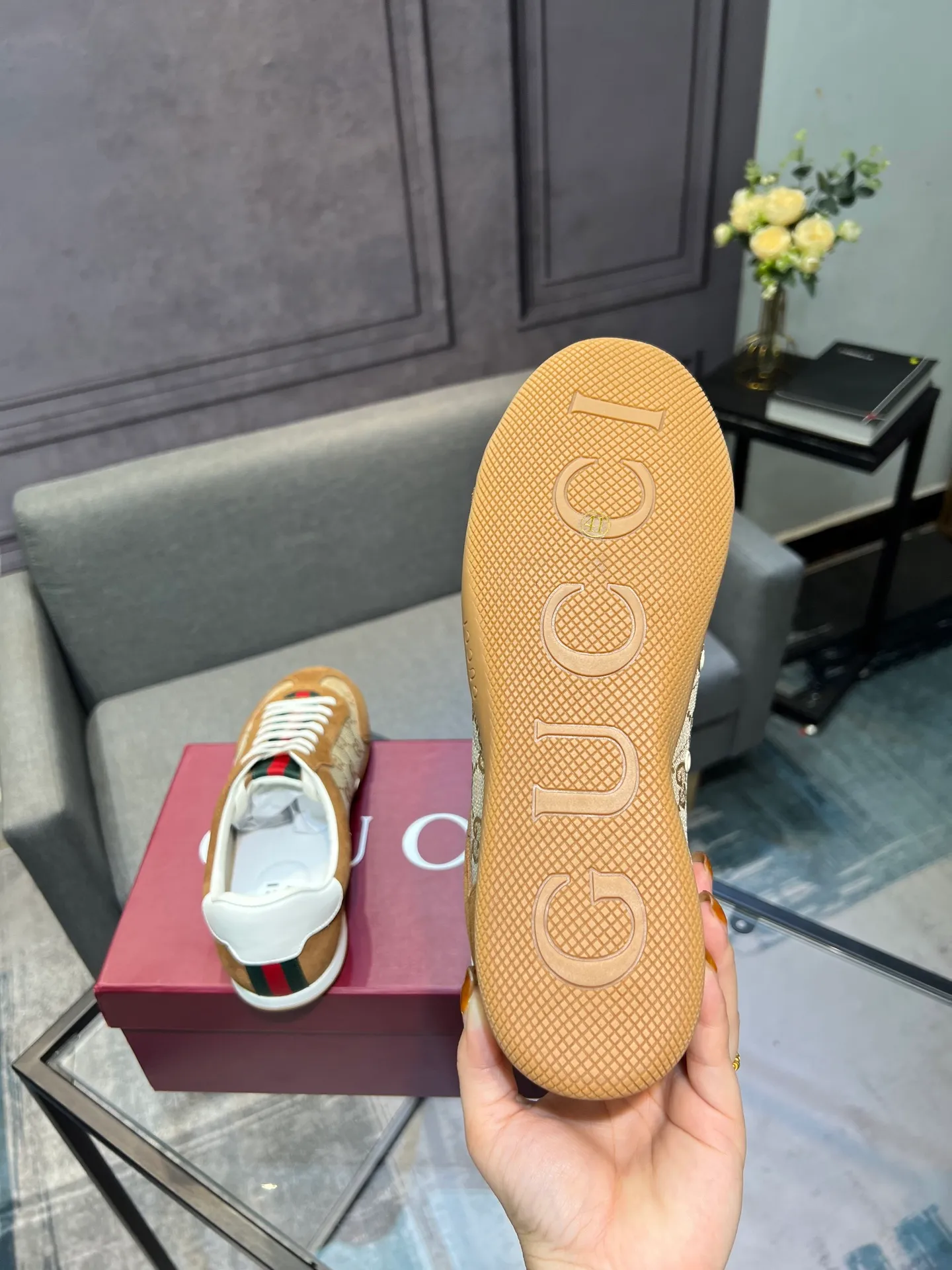 Men's shoes 💰580 Gucci Gucci small dirty shoes full series upgrade, long-term production GG Gucci series old casual small dirty shoes catwalk style ZP developed pure original version... metal double G crystal cylindrical mark... Gucc original pattern webbing... upper color rubbed cowhide matte stitching classic double G cloth, code number: 35-44 (female 41, male 45. Customization is not returnable) Fabric: original custom cowhide Inner: original custom cowhide Feet: original cowhide injection molding. Outsole: original open molding sole. Packaging: original full set of packaging. Color: official website updated simultaneously.
